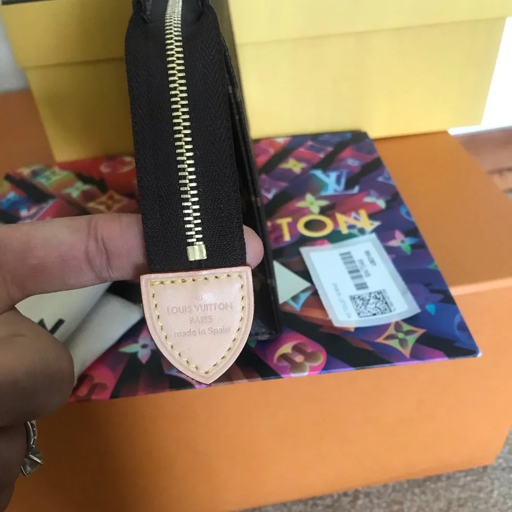 Louis Vuitton Monogram Toiletry 19 - Picture 3 of 12